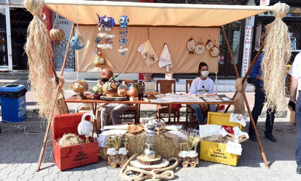 Mersin'in Tarsus ilçesinde dünyanın 70'nci, Türkiye'nin 4'ncü yer yüzü pazarı, törenle hizmete girdi.