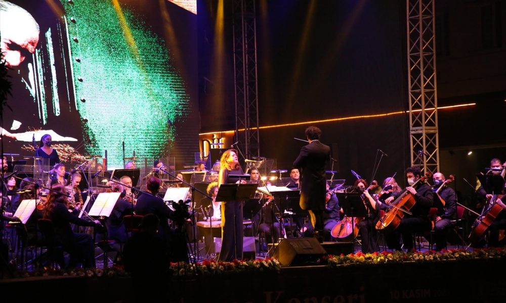 Mersin Devlet Opera ve Balesi (MDOB), Gazi Mustafa Kemal Atatürk'ün 82. ölüm yıl dönümü dolayısıyla konser verdi. 